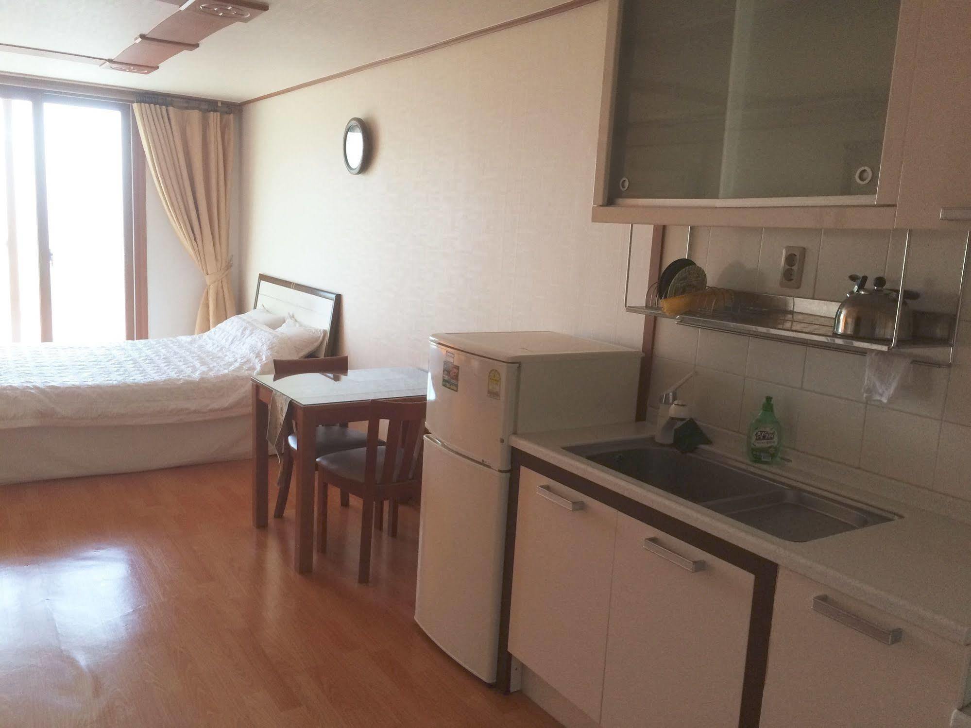 Greenside Pension Seogwipo Exterior foto